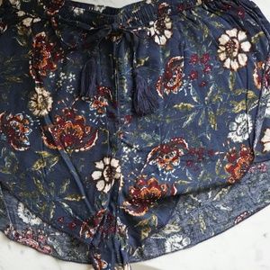 Abercrombie - Navy Floral Boho Flow Shorts